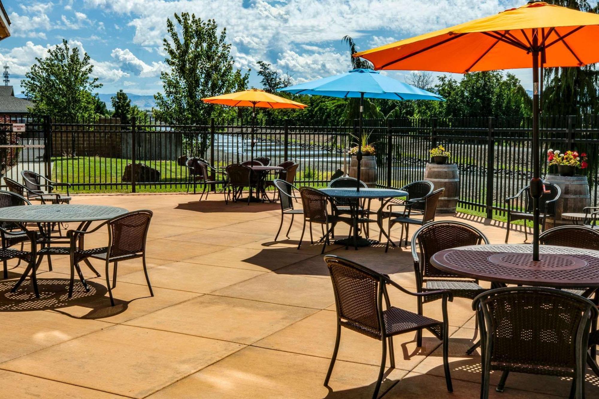 Comfort Inn & Suites Walla Walla Exterior photo